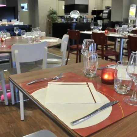 Travelodge Airport 3*