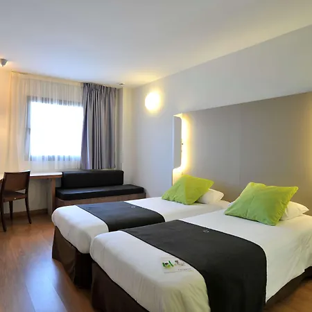 Travelodge Airport 3*