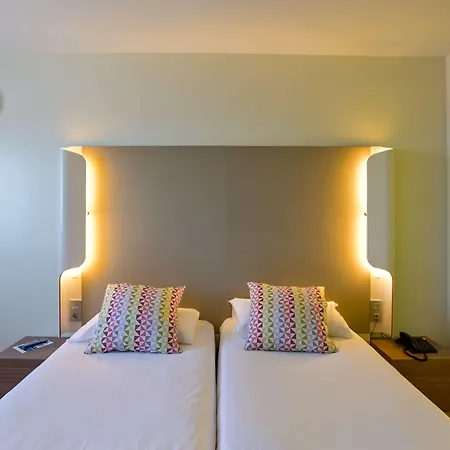 Travelodge Airport Hotel 3*