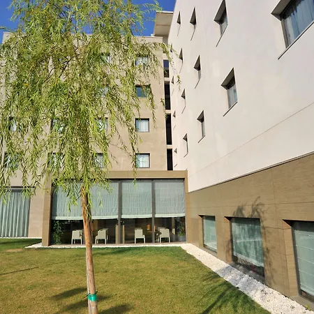 Hotel Travelodge Airport 3*