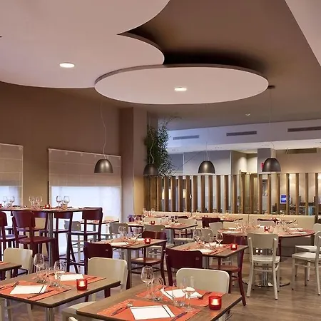 Travelodge Airport Hotel 3*