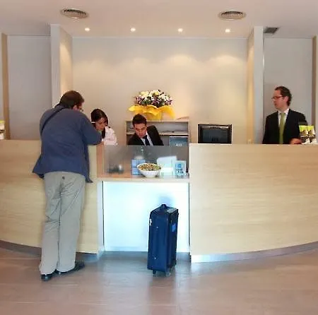 Hotel Travelodge Airport 3*