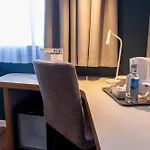 Travelodge Airport Отель 3*