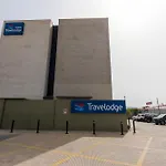 Travelodge Airport Отель 3*