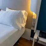 Отель Travelodge Airport