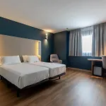 Travelodge Airport 3*