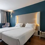 Отель Travelodge Airport Малага