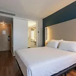 Travelodge Airport 3*