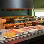 Travelodge Airport 3*