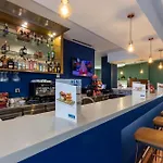 Отель Travelodge Airport