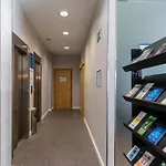 Отель Travelodge Airport 3*