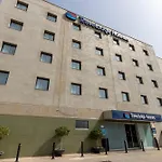 Travelodge Airport Отель Малага