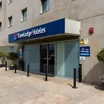 Travelodge Airport 3*