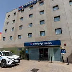 Travelodge Airport Отель 3*