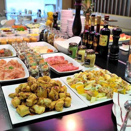 Hotel Campanile Airport 3*