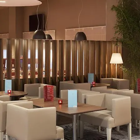 Hotel Travelodge Airport 3*