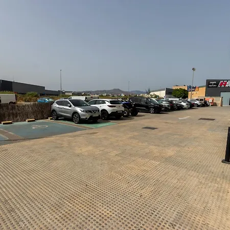 Travelodge Airport 3*