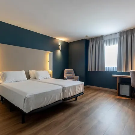 Travelodge Airport 3*