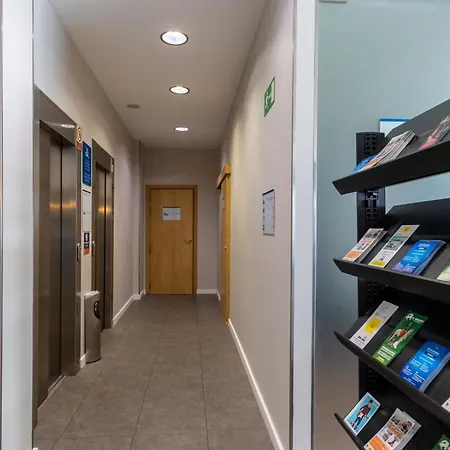 Hotel Travelodge Airport 3*