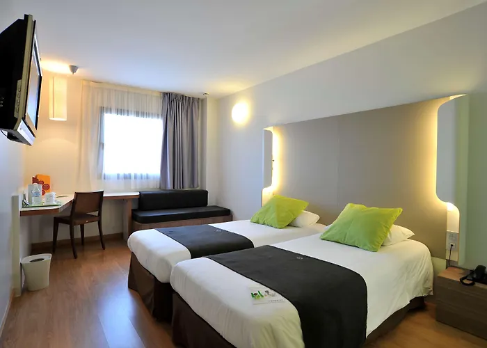 Travelodge Airport 3*