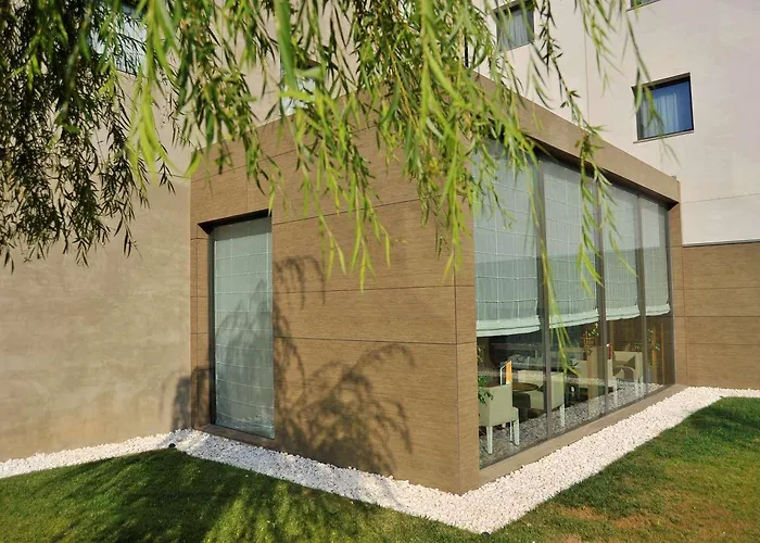 فندق Travelodge Airport 3*