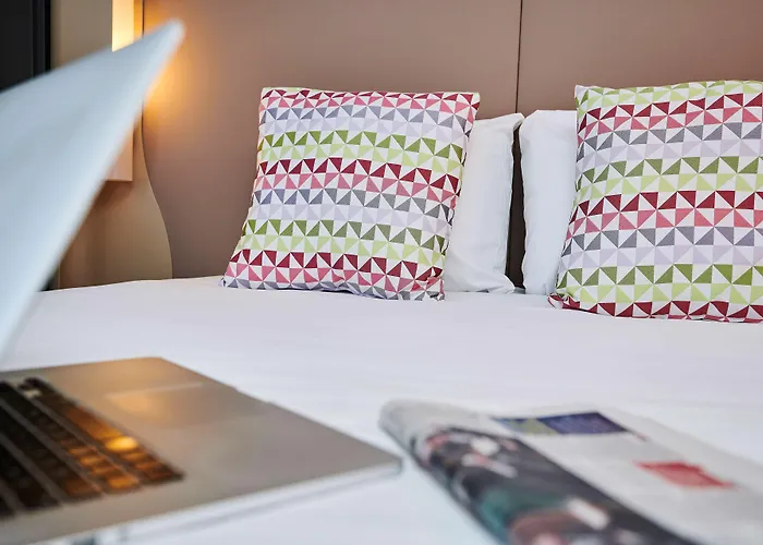 Travelodge Airport فندق 3*