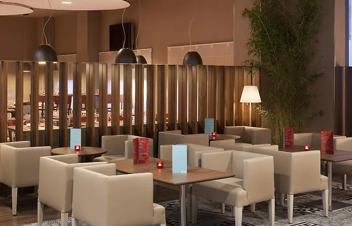 فندق Travelodge Airport 3*