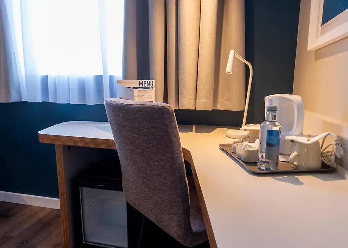 Travelodge Airport فندق 3*