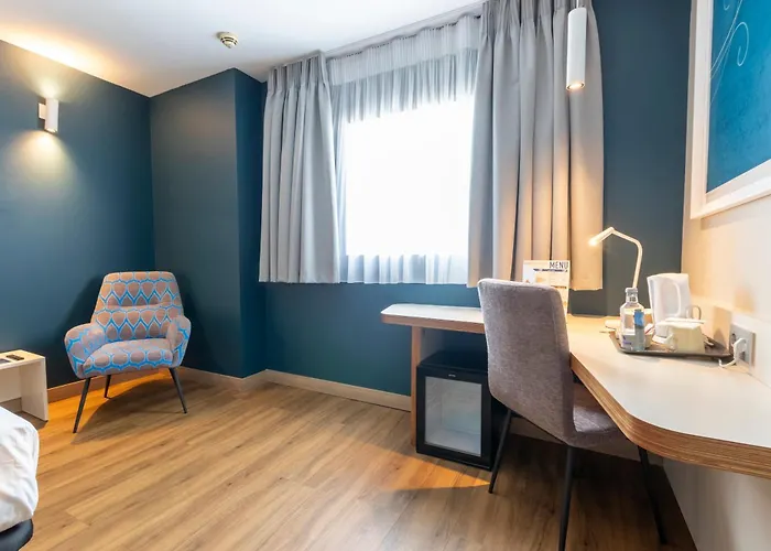 Travelodge Airport فندق مالقة