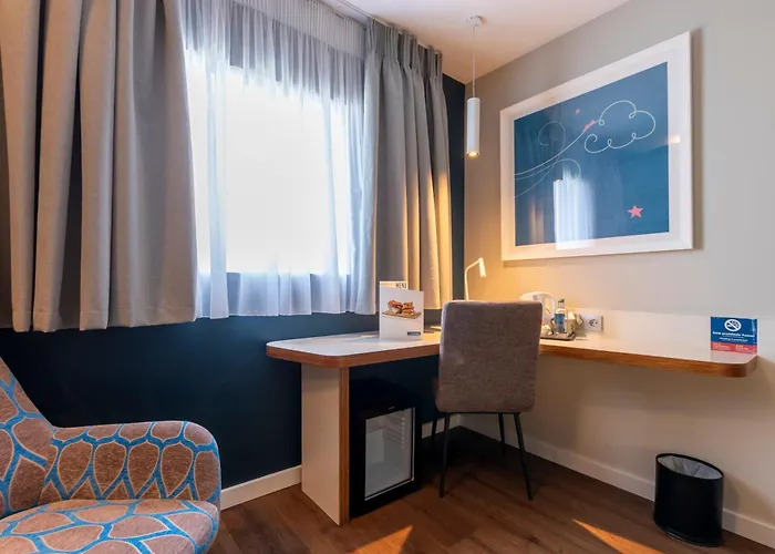 فندق Travelodge Airport 3*