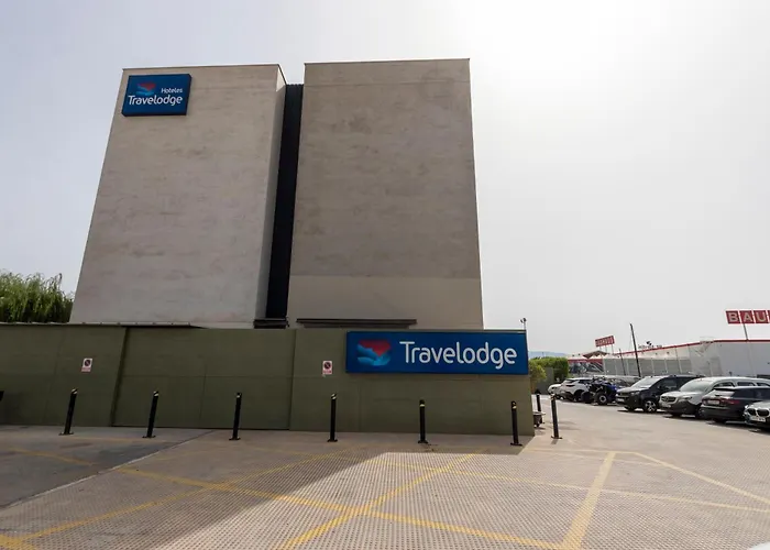 Travelodge Airport فندق 3*