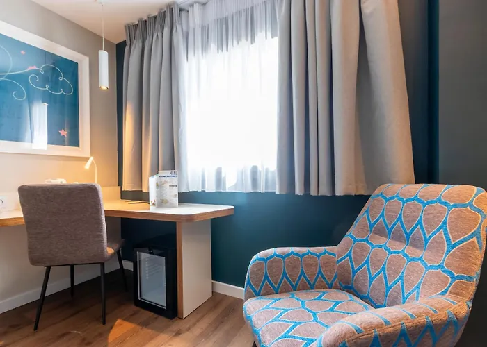 Travelodge Airport 3*