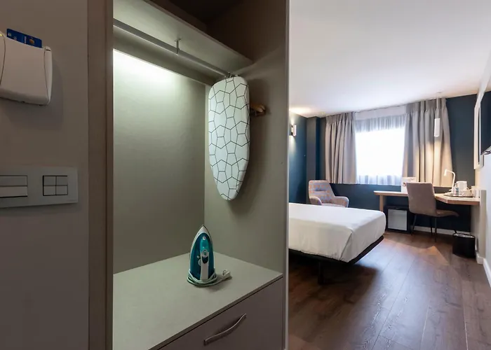 Travelodge Airport 3*