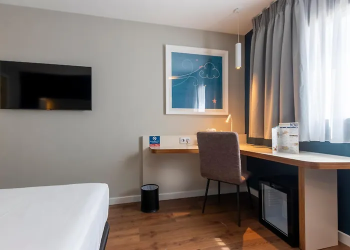 Travelodge Airport مالقة