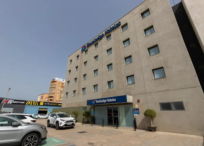 فندق Travelodge Airport 3*