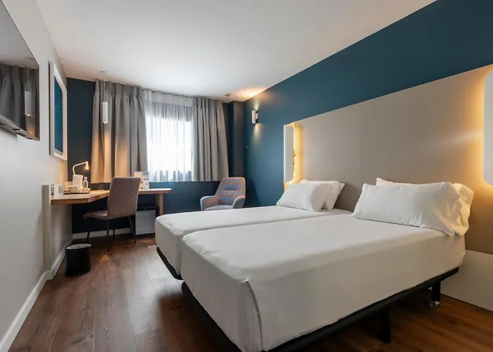 فندق Travelodge Airport 3*