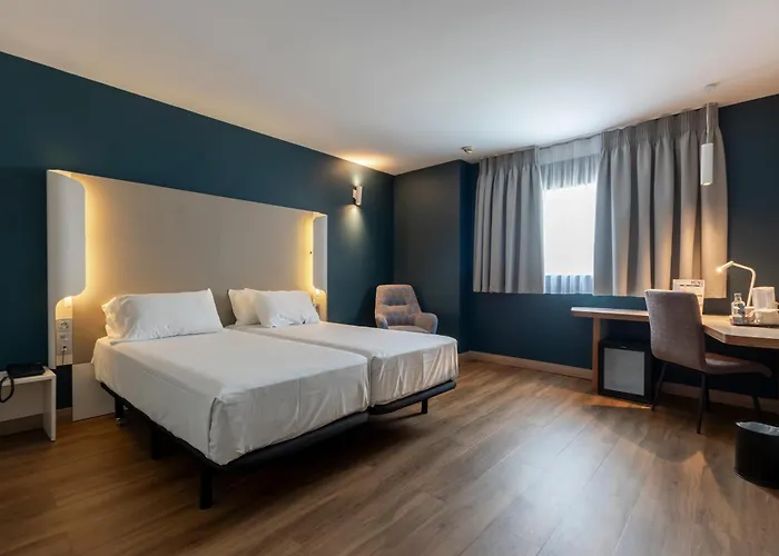 Travelodge Airport 3*