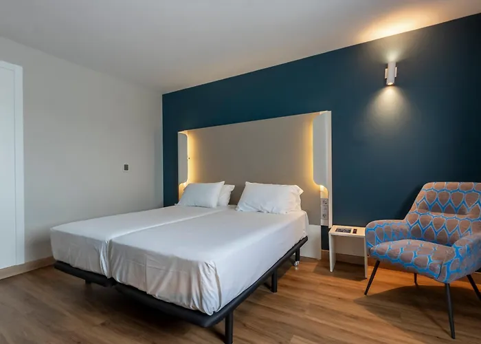 Travelodge Airport فندق مالقة