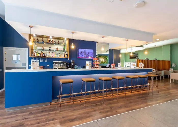 Travelodge Airport فندق مالقة