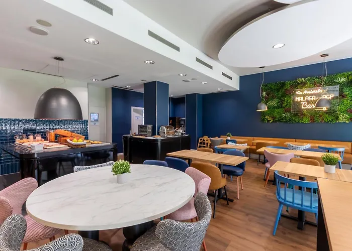 Travelodge Airport مالقة