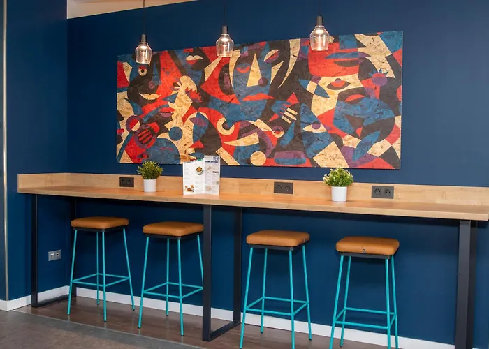 Travelodge Airport 3* مالقة