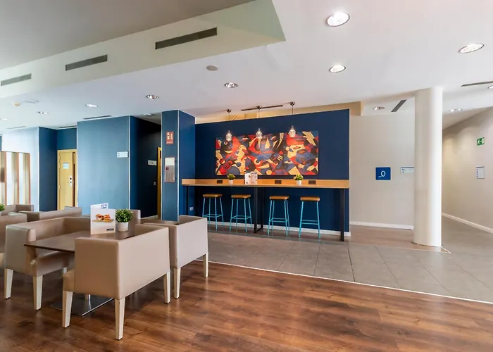Travelodge Airport مالقة