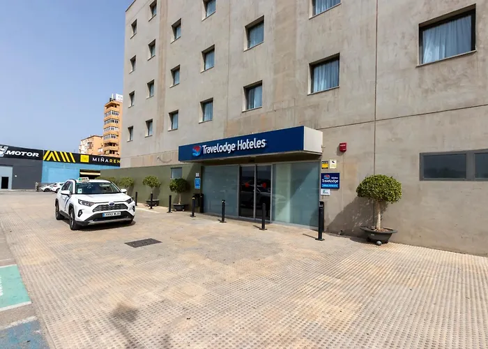 Travelodge Airport 3* مالقة
