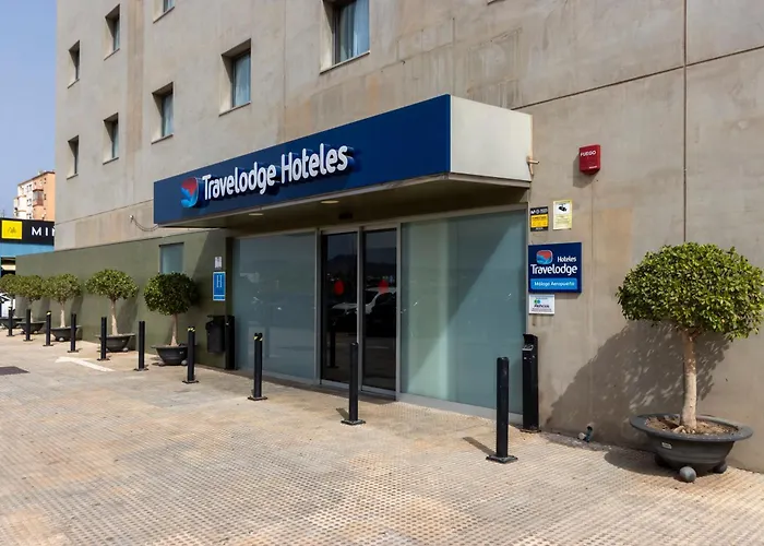 Travelodge Airport 3*